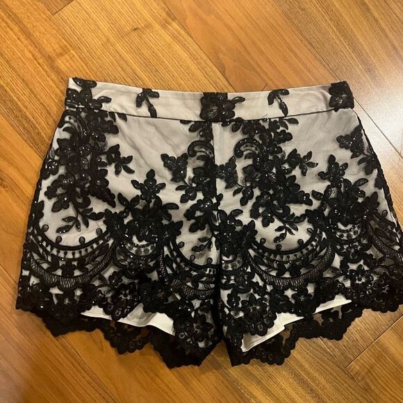 Alice and Olivia black sequin mesh shorts size 4, NWOT - Picture 2 of 10